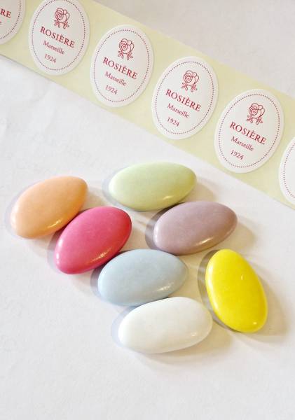 Coloris Pastel pour fille ou garçon - les Dragées au chocolat de la Maison Rosière  sont en chocolat noir 