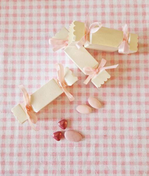 Boite en forme de bonbon personnalisable - Maison Rosière propose des contenants & des rubans pour fille  sur Marseille, Allauch, Marignane, Aubagne